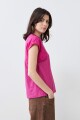 Remera con broderie y vainillas fucsia