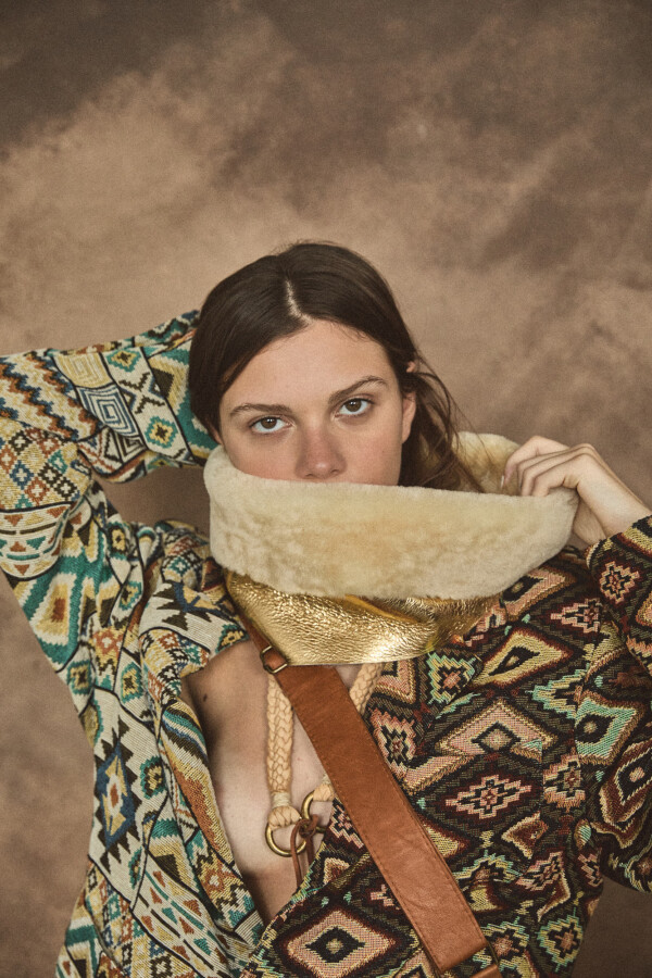 Brightness Warm Neck Dorado Y Blanco