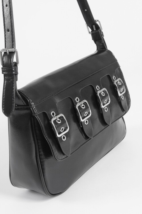 Bandolera con tapa y hebillas negro