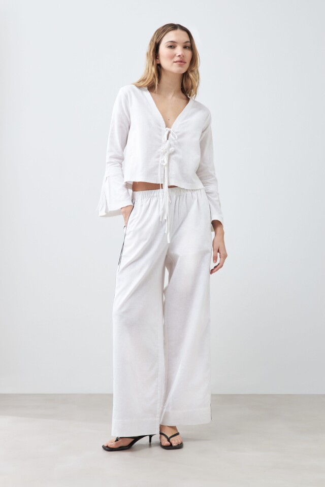 Pantalón de lino con vivo en contraste blanco