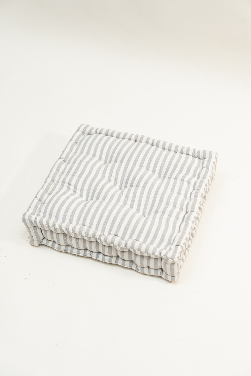 Almohadón Tatami Mare Gris Medio