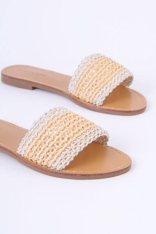 Sandalia plana trenzada en dos colores crudo